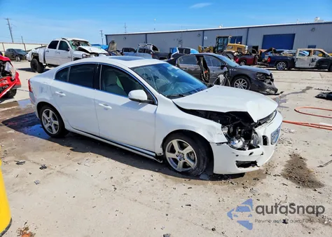 2013 Volvo S60 T5 z USA, uszkodzony, nr VIN YV1612FS0D1216730